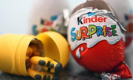 En Argentina, se tomó la decisión precautoria de retirar voluntariamente los Kinder Mini Eggs, con fechas de vencimiento entre el 11 de julio y el 21 de octubre próximos. En Argentina, se tomó la decisión precautoria de retirar voluntariamente los Kinder Mini Eggs, con fechas de vencimiento entre el 11 de julio y el 21 de octubre próximos.
