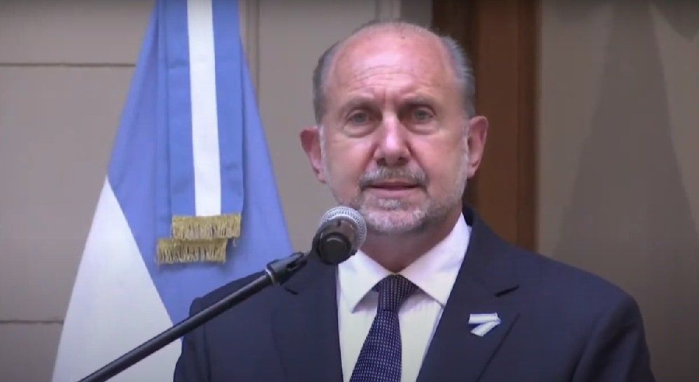 El goberndor Omar Perotti tuvo un discurso de unidad en su alocución por el acto del 211 aniversario de la Revolución de Mayo.