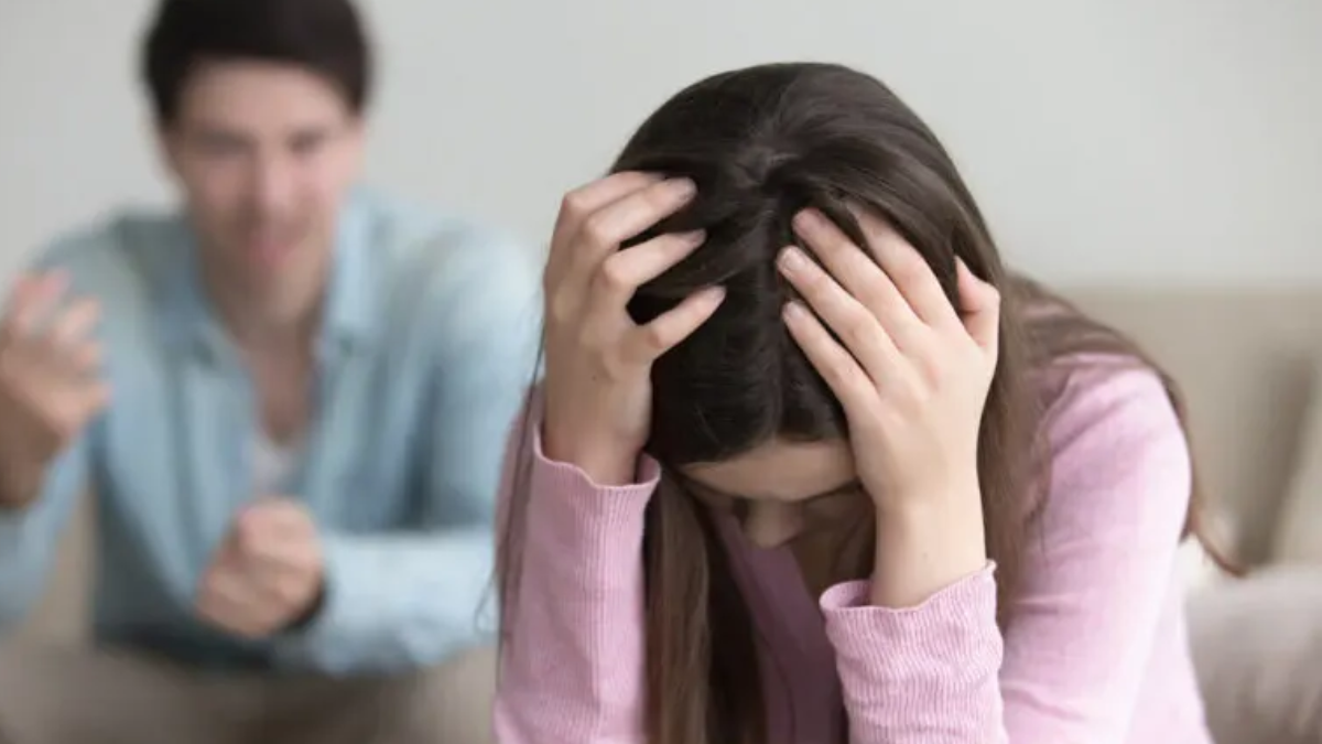 El gaslighting es una manipulación emocional que busca que la persona dude de su memoria