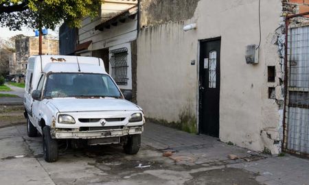 Las primeras horas del lunes en Rosario estuvieron marcadas por cuatro balaceras en menos de tres horas. Las primeras horas del lunes en Rosario estuvieron marcadas por cuatro balaceras en menos de tres horas.