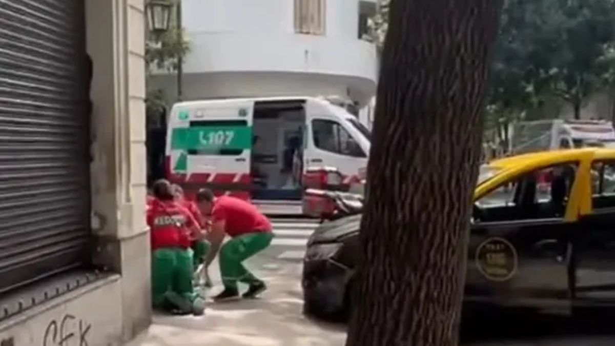 El taxista quedó en estado de shock luego de atropellar a un hombre