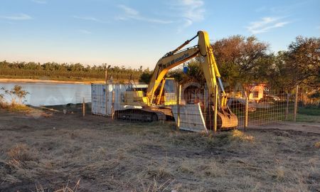 Los trabajos de remoción de tierra, vegetación y ensanchamiento del terraplén comenzaron esta semana. Los trabajos de remoción de tierra, vegetación y ensanchamiento del terraplén comenzaron esta semana.