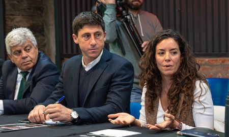 Delencuentro participaron convencionales constituyentes electos, autoridades políticasy de la justicia, así como periodistas, referentes académicos y sociales de laciudad de Santa Fe. Delencuentro participaron convencionales constituyentes electos, autoridades políticasy de la justicia, así como periodistas, referentes académicos y sociales de laciudad de Santa Fe.