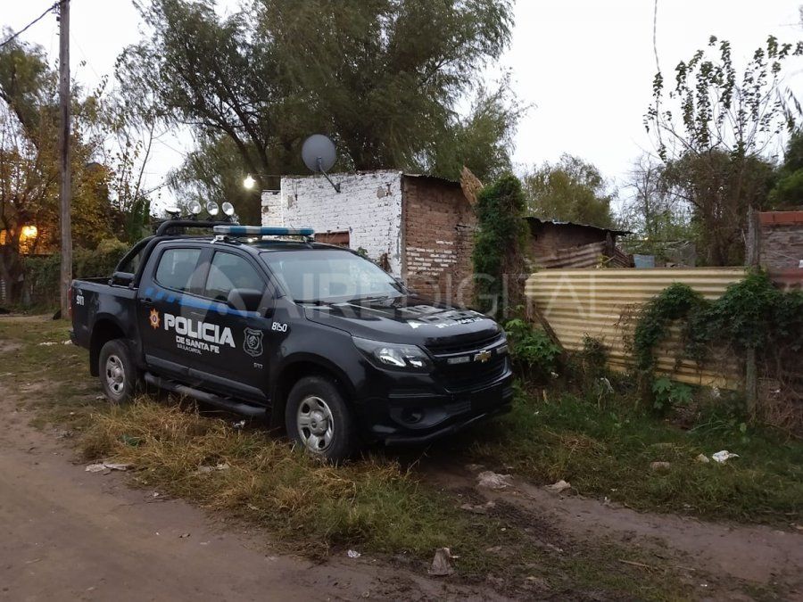 Un hombre sali&oacute; de su casa con una mujer muerta en sus brazos.&nbsp;