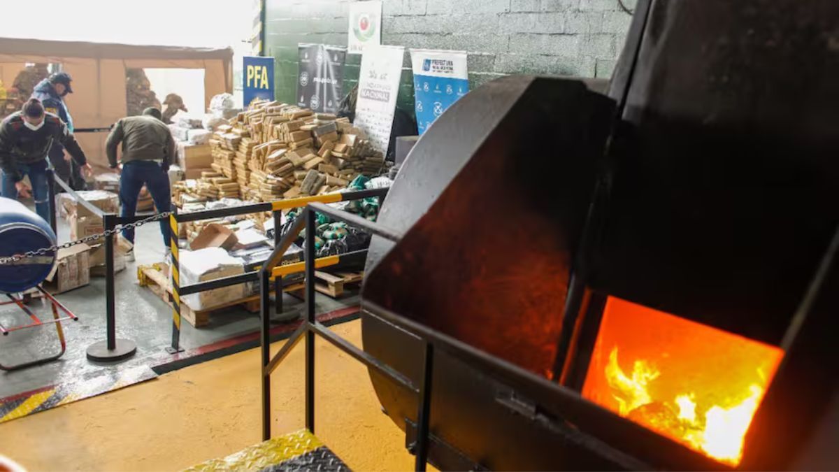 En el lugar se secuestraron mochilas preparadas para repartir el botín y un paquete con una sustancia que simulaba ser cocaína.