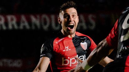 Colón goleó 3 a 0 a San Miguel, se mantiene en la punta, y lo más importante: jugó bien