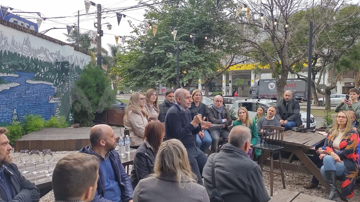 Horacio Rodríguez Larreta mantuvo una charla con empresarios santafesinos junto a distintos dirigentes santafesinos. Horacio Rodríguez Larreta mantuvo una charla con empresarios santafesinos junto a distintos dirigentes santafesinos.