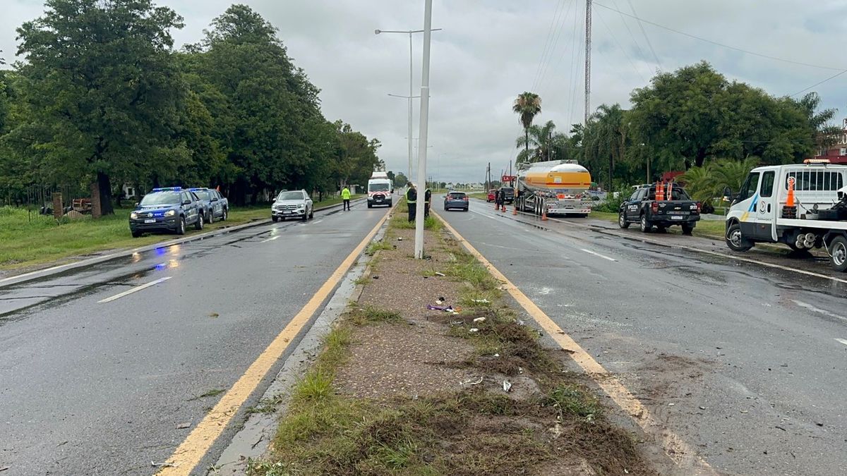 El tránsito se normalizó en la zona una vez que pudieron correr de la calzada todos los vehículos involucrados. El tránsito se normalizó en la zona una vez que pudieron correr de la calzada todos los vehículos involucrados.