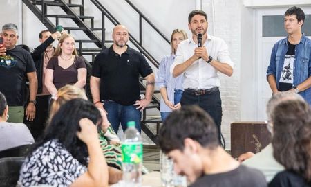 En el marco del Día del Trabajador, el gobernador de Santa Fe, Maximiliano Pullaro, participó de un encuentro con emprendedoras y emprendedores de la capital provincial En el marco del Día del Trabajador, el gobernador de Santa Fe, Maximiliano Pullaro, participó de un encuentro con emprendedoras y emprendedores de la capital provincial