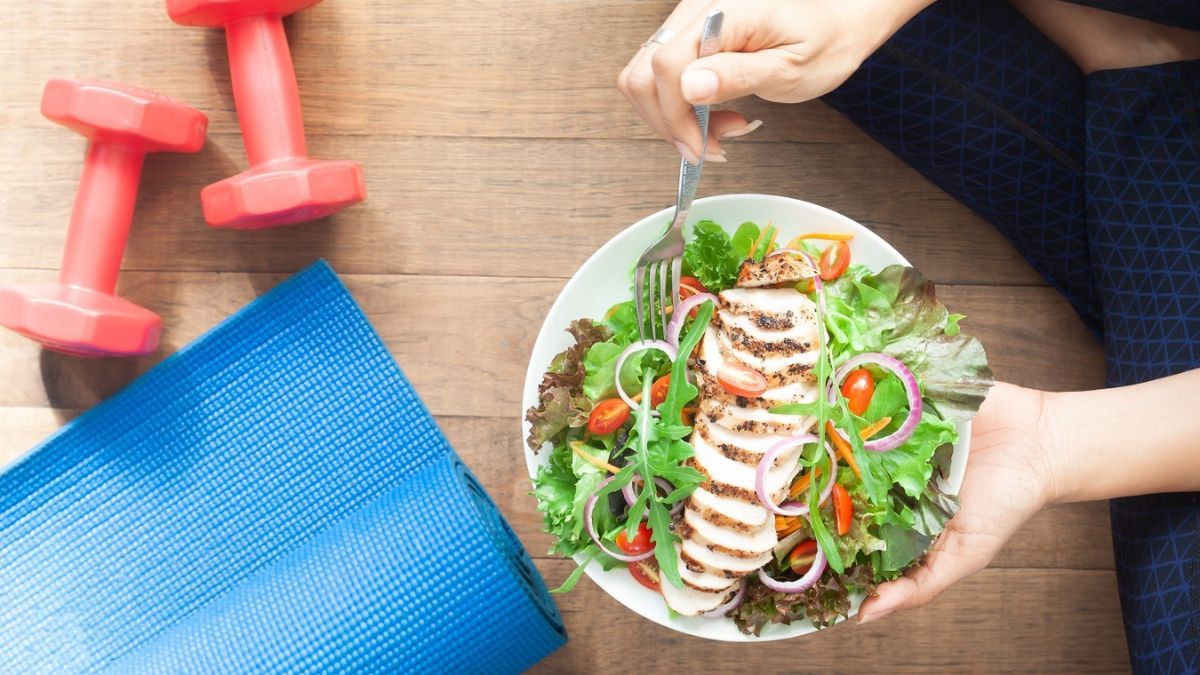 Comer antes y después de entrenar puede maximizar tus resultados.