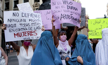 feministas en barcelona exigen respuesta internacional para mujeres afganas feministas en barcelona exigen respuesta internacional para mujeres afganas