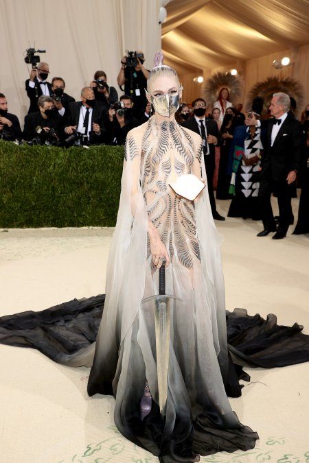 Grimes por Iris van Herpen