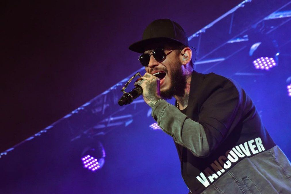 Ulises Bueno se alejará de los escenarios para operarse.