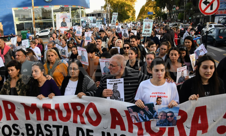 Familiares y amigos de Villamil marcharon en la ciudad de Rosario en reclamo de justicia y seguridad.