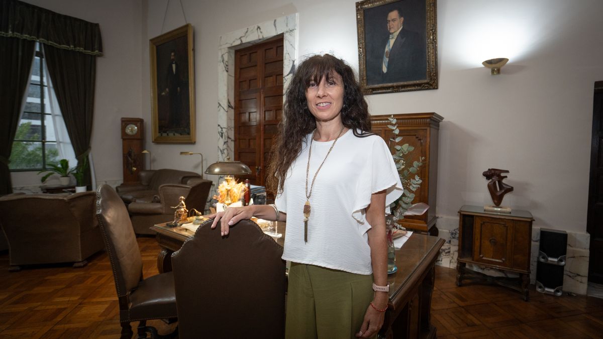 La rectora aborda los desafíos inmediatos que enfrenta la universidad: el paro docente, la situación presupuestaria, la implementación del sistema de créditos académicos y los “tiempos complejos” del sistema universitario. La rectora aborda los desafíos inmediatos que enfrenta la universidad: el paro docente, la situación presupuestaria, la implementación del sistema de créditos académicos y los “tiempos complejos” del sistema universitario.