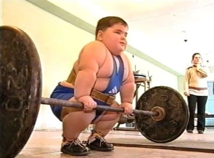 Dzhambulat Khatokhov llegó a pesar 146 kilos a los 10 años