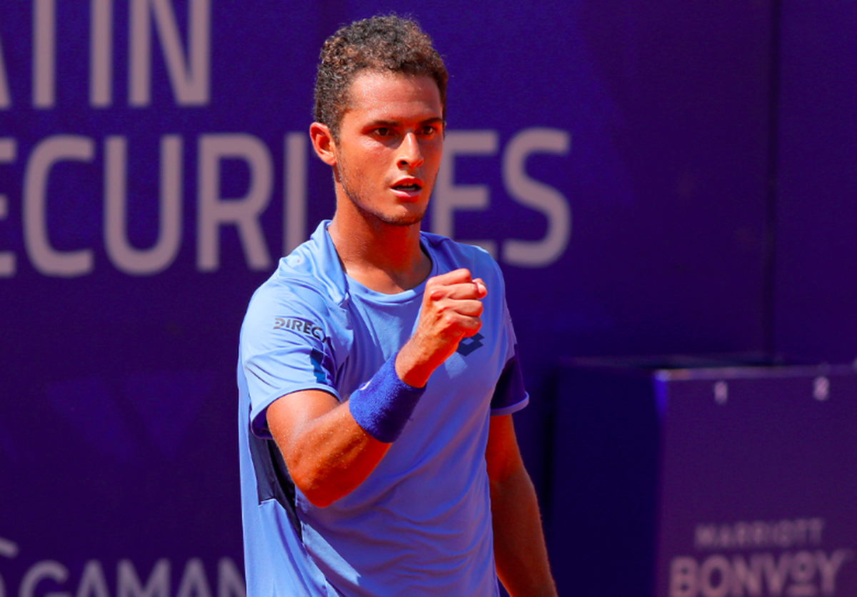 Juan Pablo Varillas sorprendió a Dominic Thiem y avanzó a cuartos de final del Argentina Open.