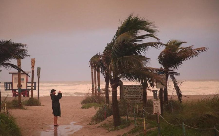 Tras causar muertes y daños catastróficos en las Bahamas, Dorian se aproxima “peligrosamente” a Estados Unidos