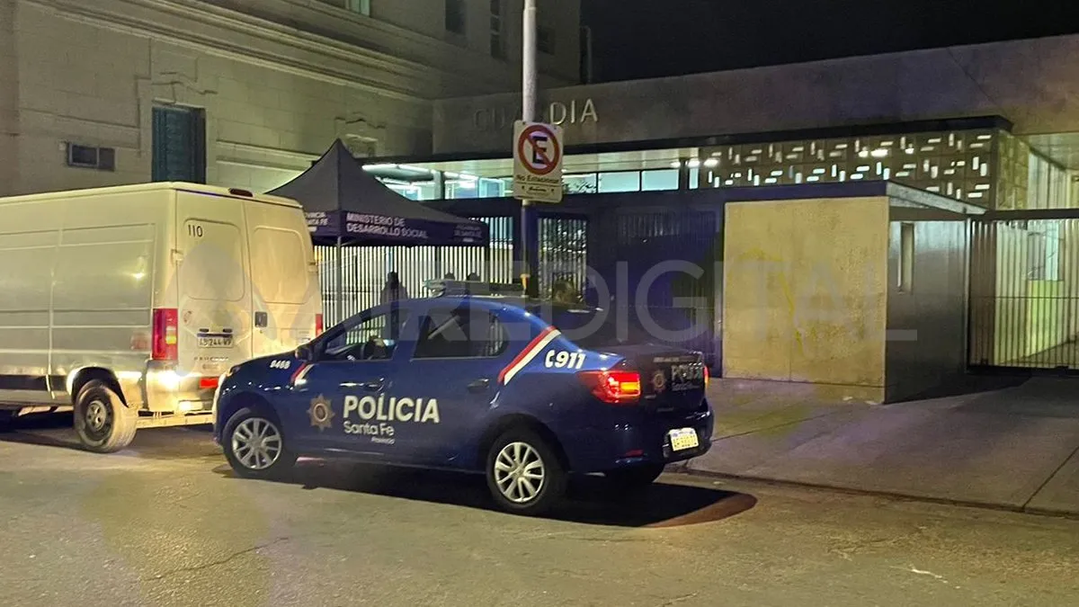 El joven de 20 años fue trasladado desde Esperanza al hospital José María Cullen y su estado es grave.