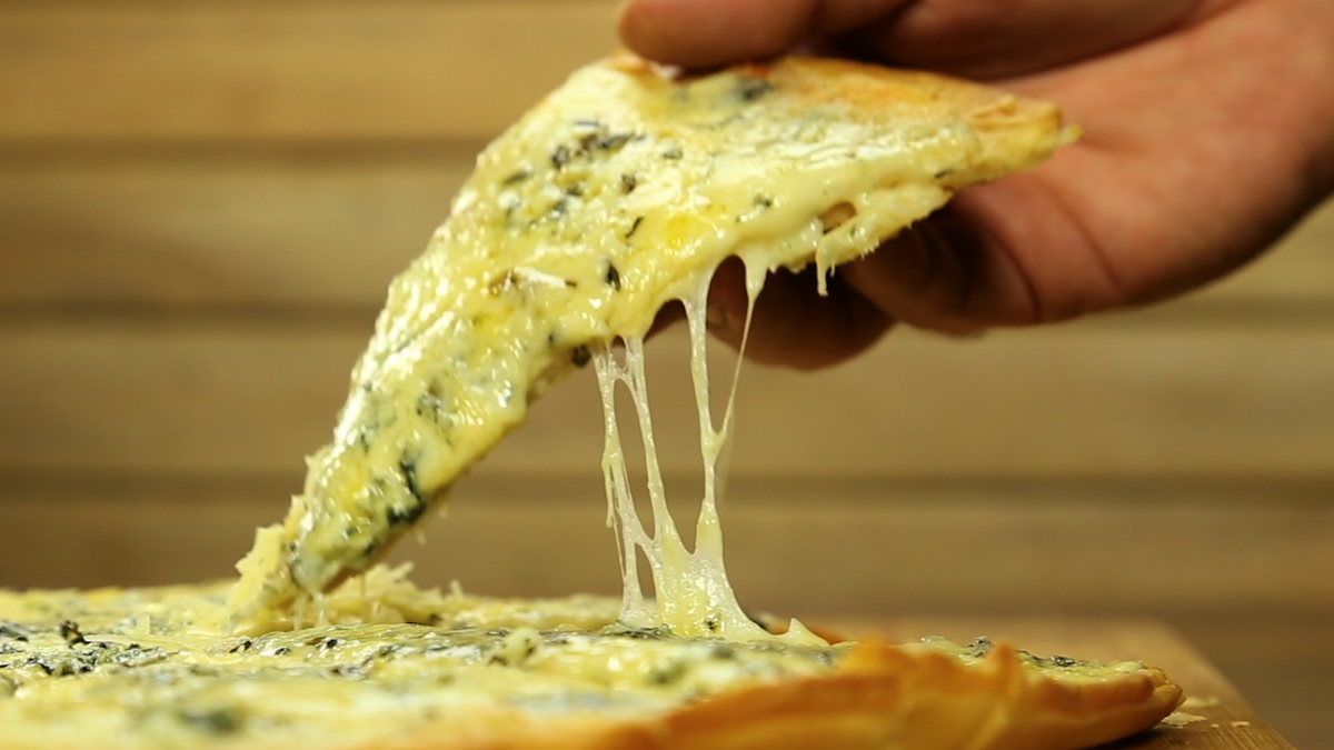 La pizza de cuatro quesos es una de las favoritas de muchos y es muy sencilla de hacer. La pizza de cuatro quesos es una de las favoritas de muchos y es muy sencilla de hacer. 