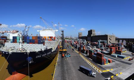 Superávit comercial se desaceleró fuerte a US$ 397 millones en noviembre. Superávit comercial se desaceleró fuerte a US$ 397 millones en noviembre.