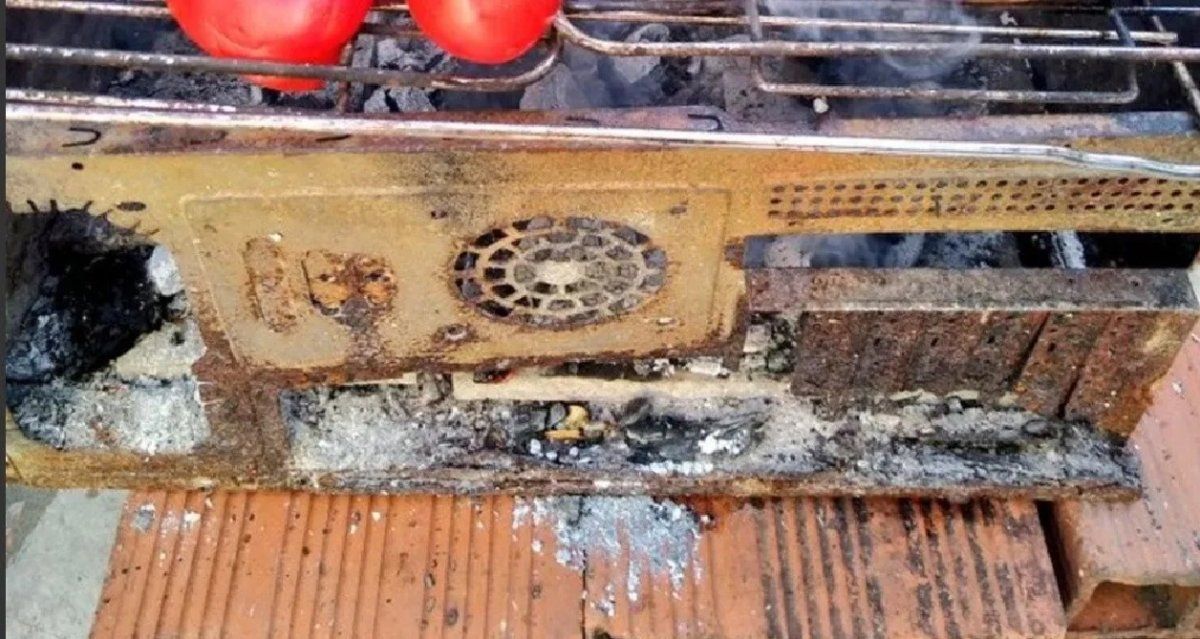 Hizo un asado en un gabinete de computadora y recibió las respuestas más nerd en Twitter