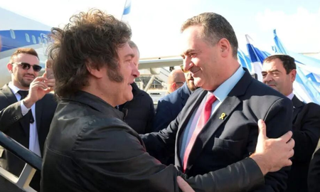 Javier Milei llegó este martes a Israel y ratificó que mudará la embajada argentina a Jerusalén. Javier Milei llegó este martes a Israel y ratificó que mudará la embajada argentina a Jerusalén.