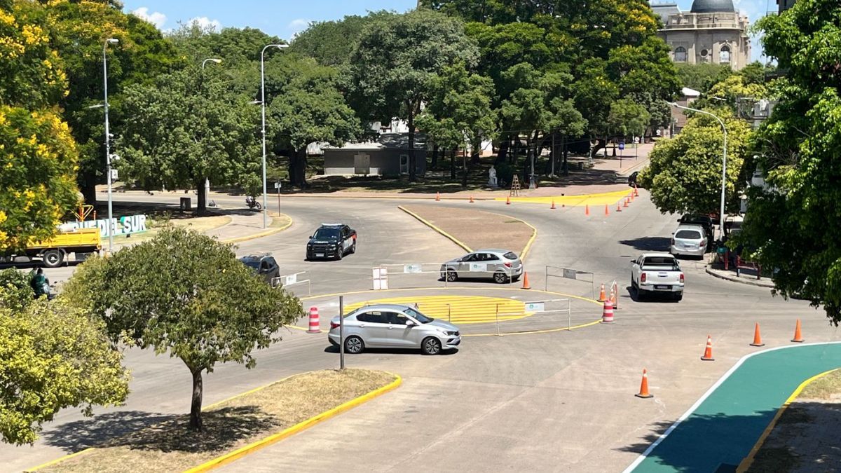La esquina sirve como punto de acceso para el Parque del Sur de Santa Fe.