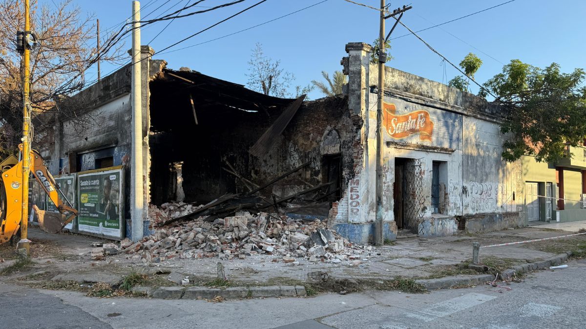 La propiedad estaba en total abandono y dentro de ella había un basural a cielo abierto. La propiedad estaba en total abandono y dentro de ella había un basural a cielo abierto.