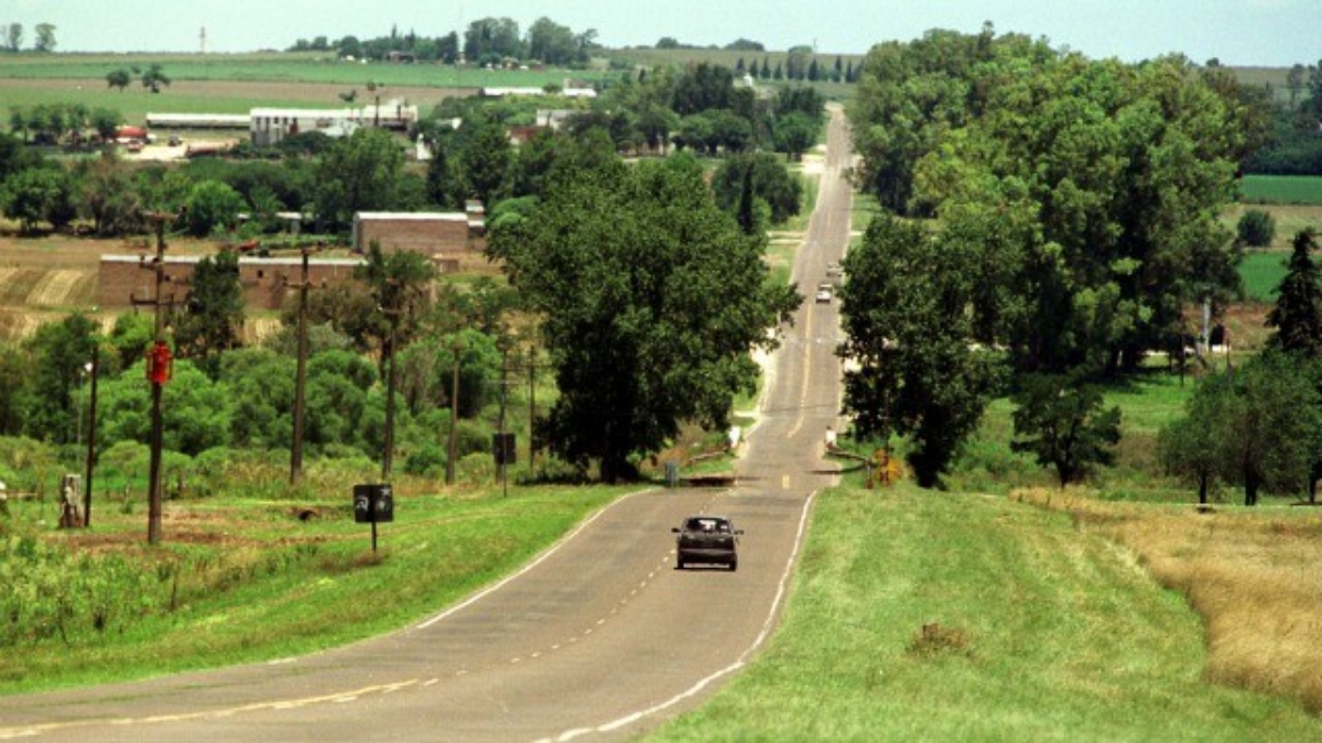 La gastronom&iacute;a t&iacute;pica, con platos como el pirok y el lech&oacute;n al horno, forma parte esencial del recorrido cultural.