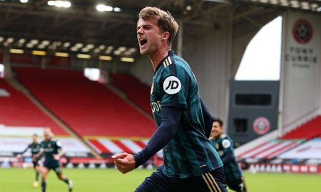 Patrick Bamford celebra el gol que le dio la victoria al Leeds de Bielsa en el clásico ante Sheffield United por la Premier League. Patrick Bamford celebra el gol que le dio la victoria al Leeds de Bielsa en el clásico ante Sheffield United por la Premier League.