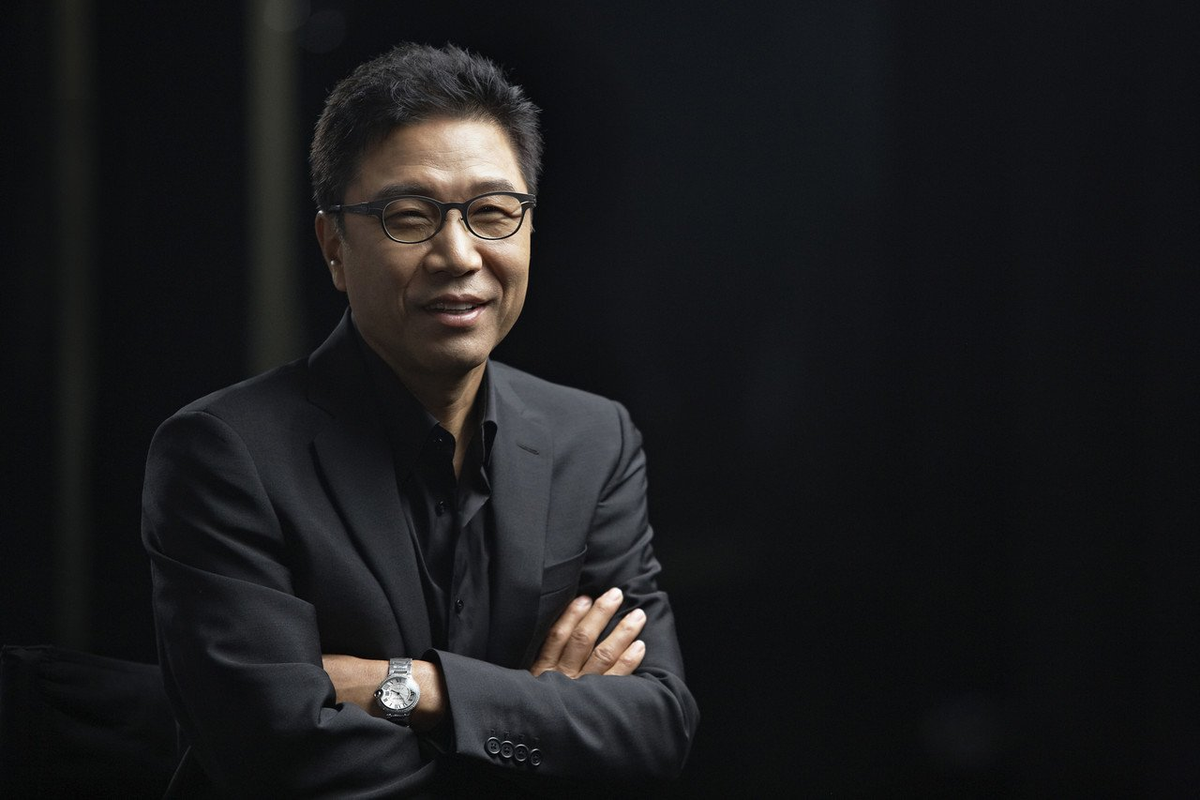 El CEO de SM Entertainment, Lee Sung Su, habló en contra de Lee Soo Man y criticó a HYBE por haber cerrado un acuerdo con él.