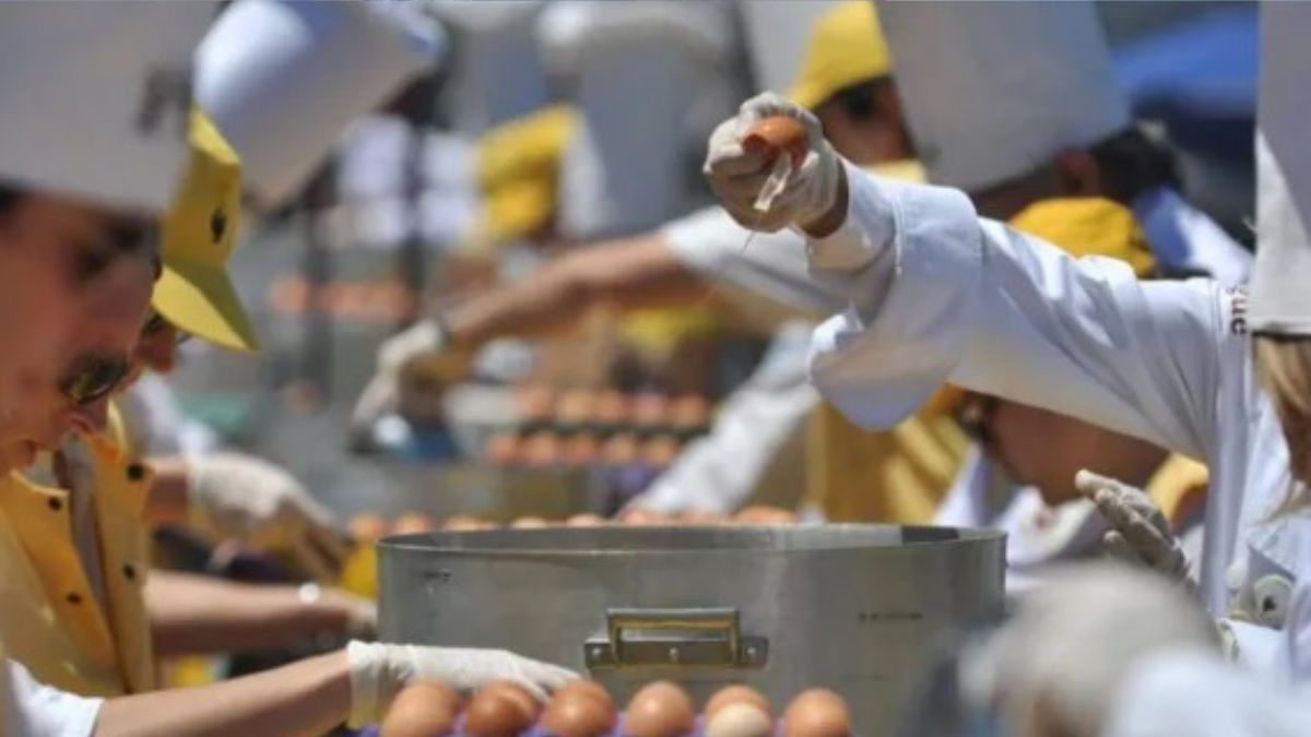 15.000 huevos para celebrar la fiesta del omelette en Pigué