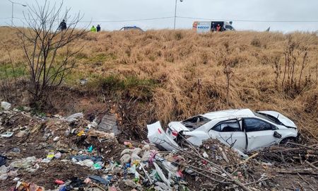 Ocurrió en Circunvalación entre Av. Pellegrini y 27 de Febrero, en Rosario. Una mujer tuvo que ser hospitalizada. Ocurrió en Circunvalación entre Av. Pellegrini y 27 de Febrero, en Rosario. Una mujer tuvo que ser hospitalizada.