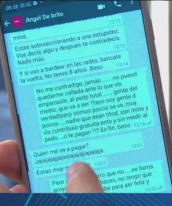 El chat entre Nicole Neumann y Ángel de Brito.