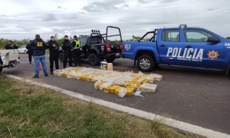 La camioneta llevaba 427 panes de marihuana envueltos en papel amarillo. La camioneta llevaba 427 panes de marihuana envueltos en papel amarillo.