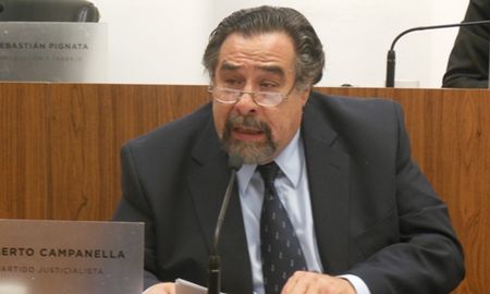 Roberto Emilio Campanella falleció hoy a los 69 años. Chiquito estuvo internado en el hospital José María Cullen y luego trasladado a una clínica en el sur santafesino donde se encontraba recuperándose de coronavirus. Roberto Emilio Campanella falleció hoy a los 69 años. Chiquito estuvo internado en el hospital José María Cullen y luego trasladado a una clínica en el sur santafesino donde se encontraba recuperándose de coronavirus.