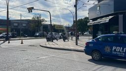 altText(Accidente entre un auto y una moto en Peñaloza y Castelli: los semáforos estaban apagados)}