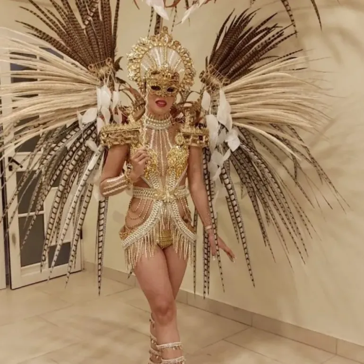 Nadia Ozuna era reina mayor de la comparsa Iberá. Nadia Ozuna era reina mayor de la comparsa Iberá.