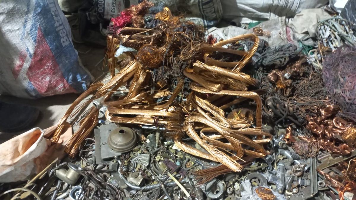 Parte del material secuestrado por la Municipalidad y la PDI durante los operativos. Parte del material secuestrado por la Municipalidad y la PDI durante los operativos.