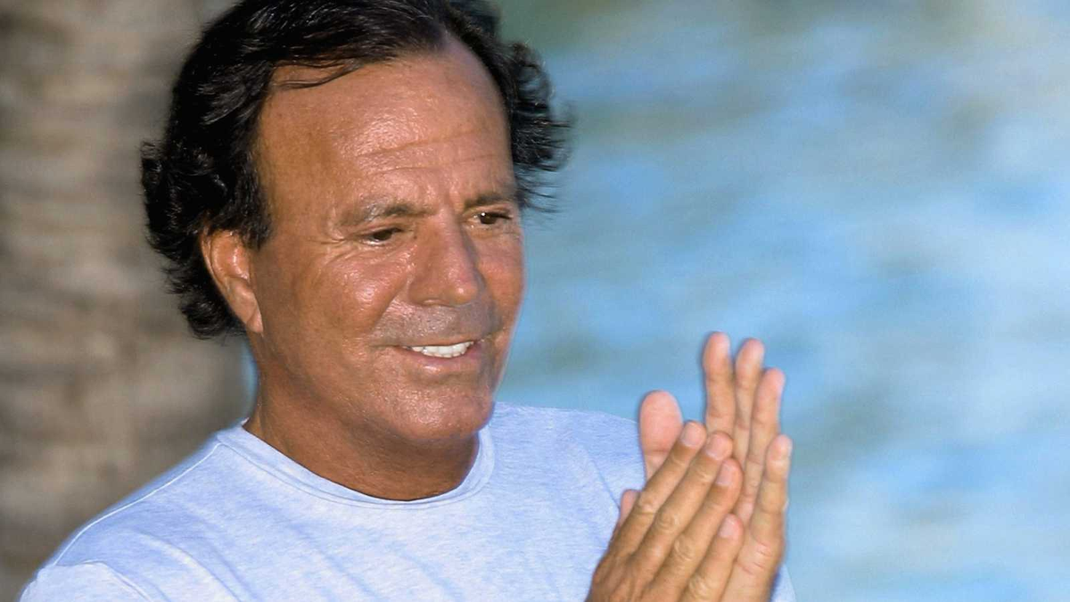 El mensaje oculto en una noticia sobre Julio Iglesias que se hizo viral