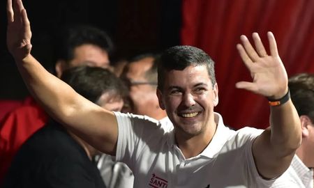 Peña se imponía el domingo a la noche con comodidad en las elecciones generales de Paraguay. Peña se imponía el domingo a la noche con comodidad en las elecciones generales de Paraguay.