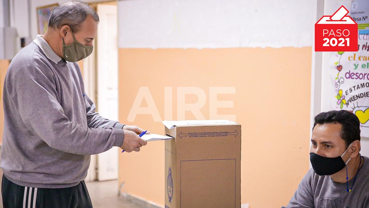 Las multas económicas por no votar van de $50 a $500 y se abonan en el Banco Nación o por medios electrónicos con tarjeta de crédito, débito, transferencia o cupón de pago mediante el Registro de Infractores de la Cámara Nacional Electoral (CNE).