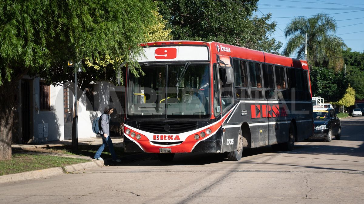 Un colectivo de la Línea 9 fue apedreado este miércoles por la noche en la zona del Hipódromo de Las Flores. Imagen ilustrativa.