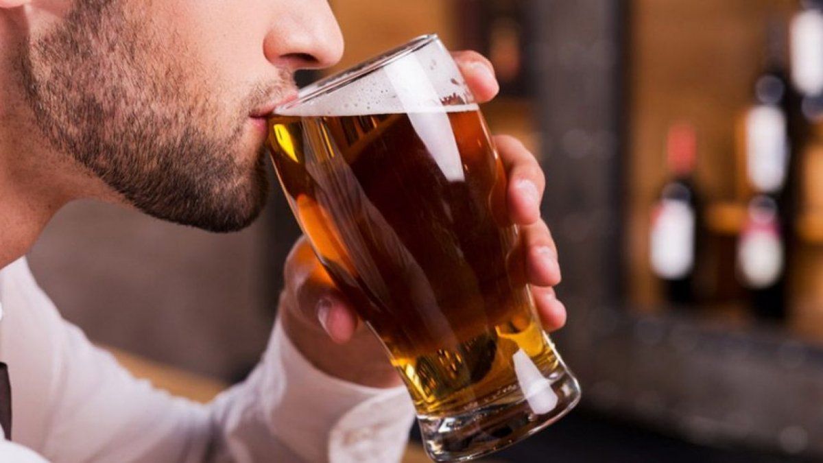 Fue a tomarse una cerveza