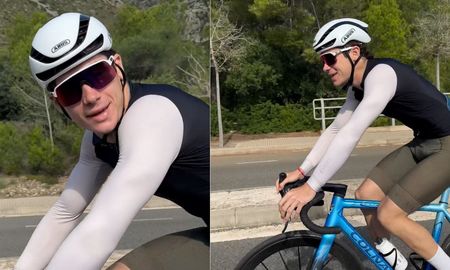 Franco Colapinto aprovecha el parate de la Fórmula 1 para entrenar en bicicleta en España.
