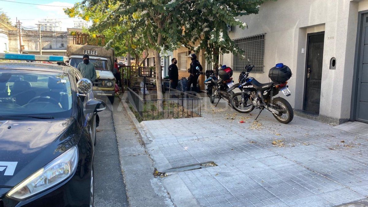 Personal de la Motorizada intervino al momento de desalojar a los ocupantes que habían violentado la vivienda.