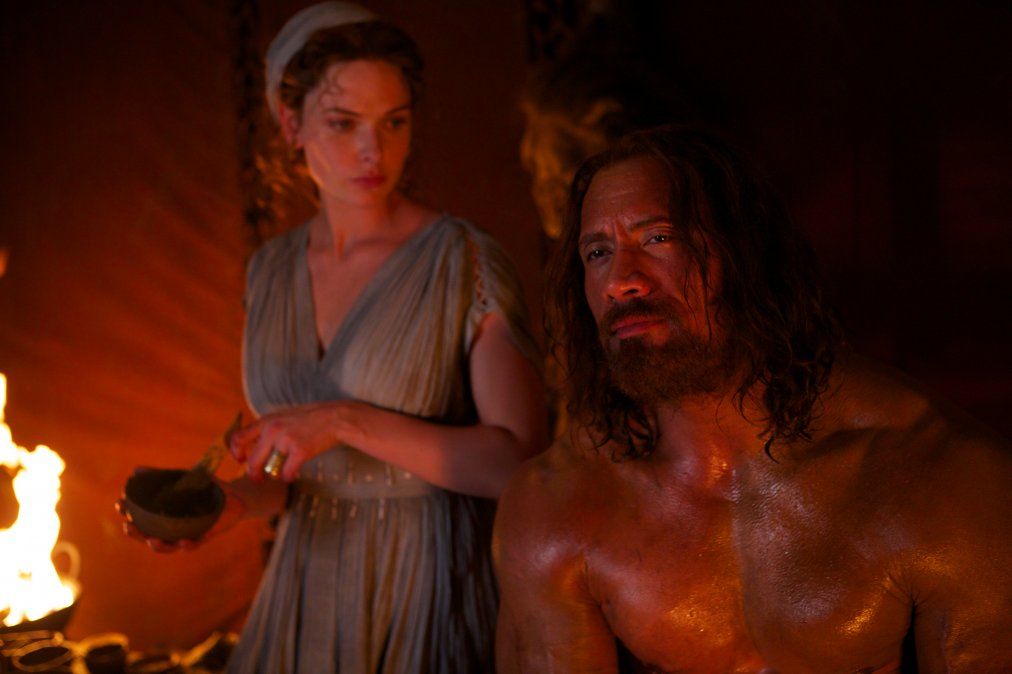 Dwayne Johnson es un mercenario viajero que debe convertirse en héroe una vez más en “Hércules”