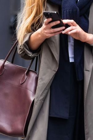 Los bolsos de gran tamaño se imponen como el accesorio fundamental para definir el estilo en 2026. Los bolsos de gran tamaño se imponen como el accesorio fundamental para definir el estilo en 2026.