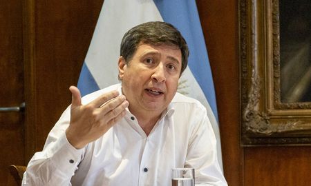 El titular de la cartera nacional de Desarrollo Social aseguró que si hay un rebrote de coronavirus las próximas semanas se tomarán medidas sociales excepcionales. El titular de la cartera nacional de Desarrollo Social aseguró que si hay un rebrote de coronavirus las próximas semanas se tomarán medidas sociales excepcionales.